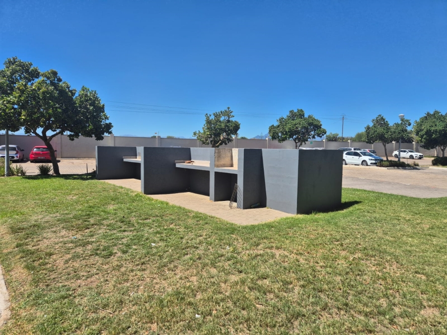 To Let 2 Bedroom Property for Rent in Buh Rein Estate Western Cape